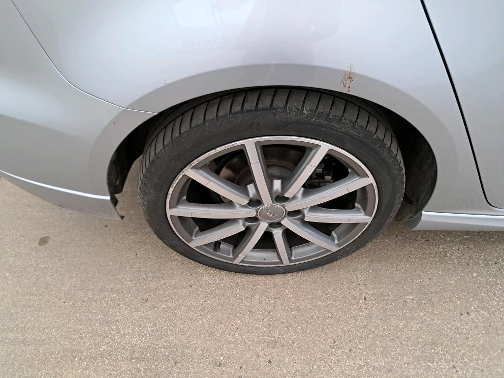 Audi 40 TDI 184 QUATTRO S TRONIC DESIGN L A3 Sportback – Image 17