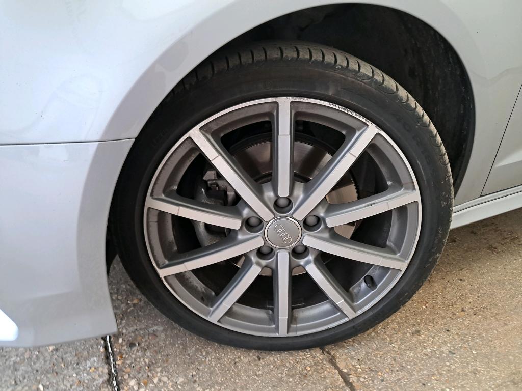 Audi 40 TDI 184 QUATTRO S TRONIC DESIGN L A3 Sportback – Image 12